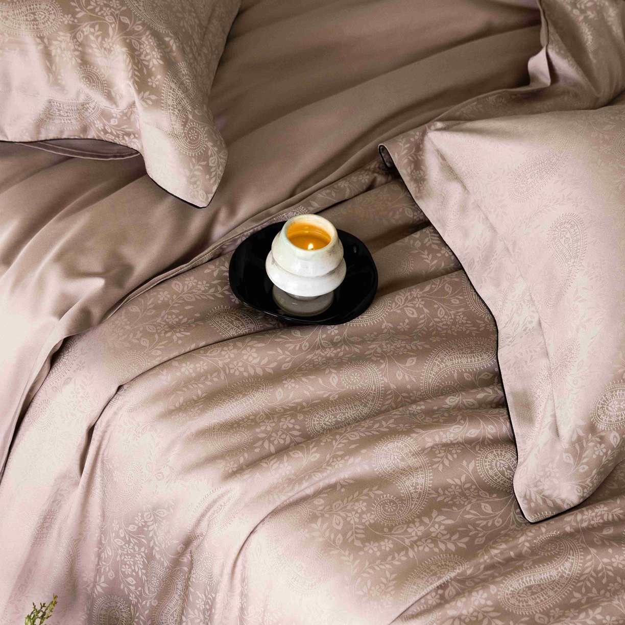 91家纺网 家纺一手货源 找家纺 涞澳家纺 2025新款60支天丝棉提花四件套 海瑟薇-山砚色