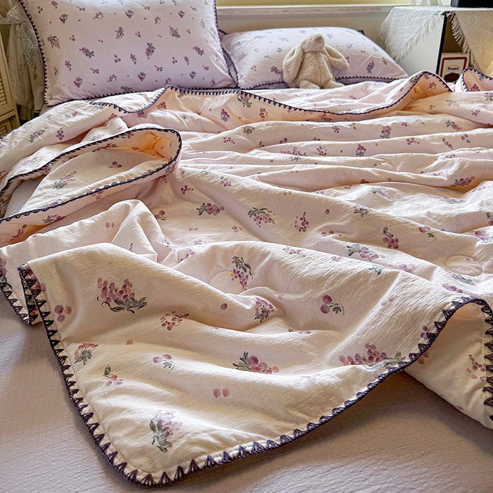 91家纺网 家纺一手货源 找家纺 星巴k家纺 2025新款春夏云感双层纱A类母婴级三角针夏被贝壳边夏凉被贝壳绣【可提供买家秀】 贝壳绣-葡萄微甜