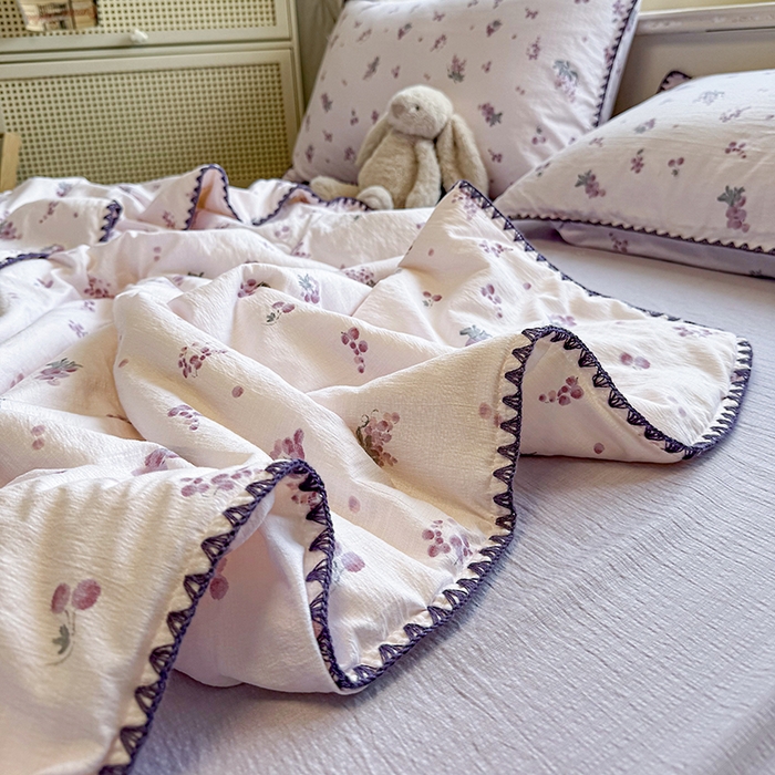 91家纺网 家纺一手货源 找家纺 星巴k家纺 2025新款春夏云感双层纱A类母婴级三角针夏被贝壳边夏凉被贝壳绣【可提供买家秀】 贝壳绣-葡萄微甜