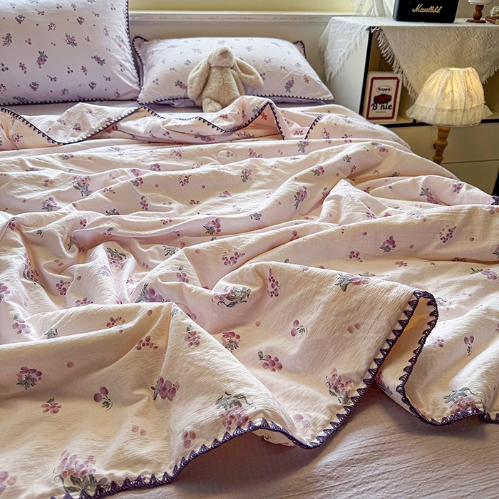 91家纺网 家纺一手货源 找家纺 星巴k家纺 2025新款春夏云感双层纱A类母婴级三角针夏被贝壳边夏凉被贝壳绣【可提供买家秀】 贝壳绣-葡萄微甜