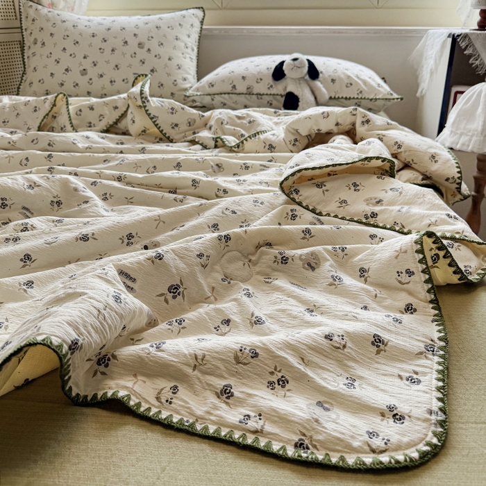 91家纺网 家纺一手货源 找家纺 星巴k家纺 2025新款春夏云感双层纱A类母婴级三角针夏被贝壳边夏凉被贝壳绣【可提供买家秀】 贝壳绣-风铃小熊