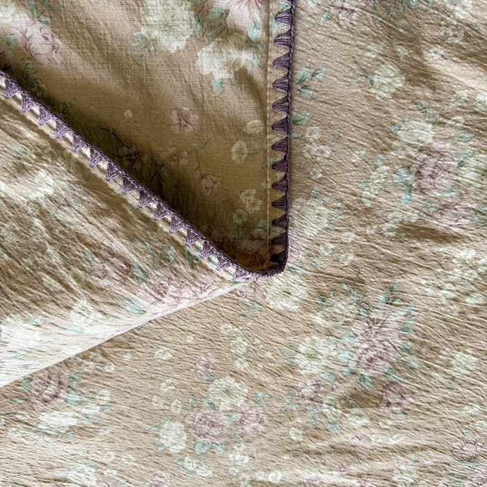 91家纺网 家纺一手货源 找家纺 星巴k家纺 2025新款春夏云感双层纱A类母婴级三角针夏被贝壳边夏凉被贝壳绣【可提供买家秀】 贝壳绣-蜡笔画