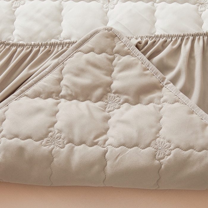 91家纺网 家纺一手货源 找家纺 怡源梦 2025新款蝶恋系列亲肤棉夹棉床笠 灰色