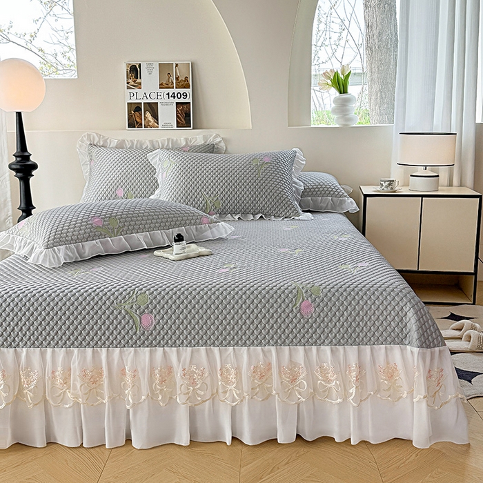 91家纺网 家纺一手货源 找家纺 提花大世界 2025新款A类PE乙纶冰丝凉感三色织550克冰豆豆凉席床裙软凉席 郁金香—PE灰