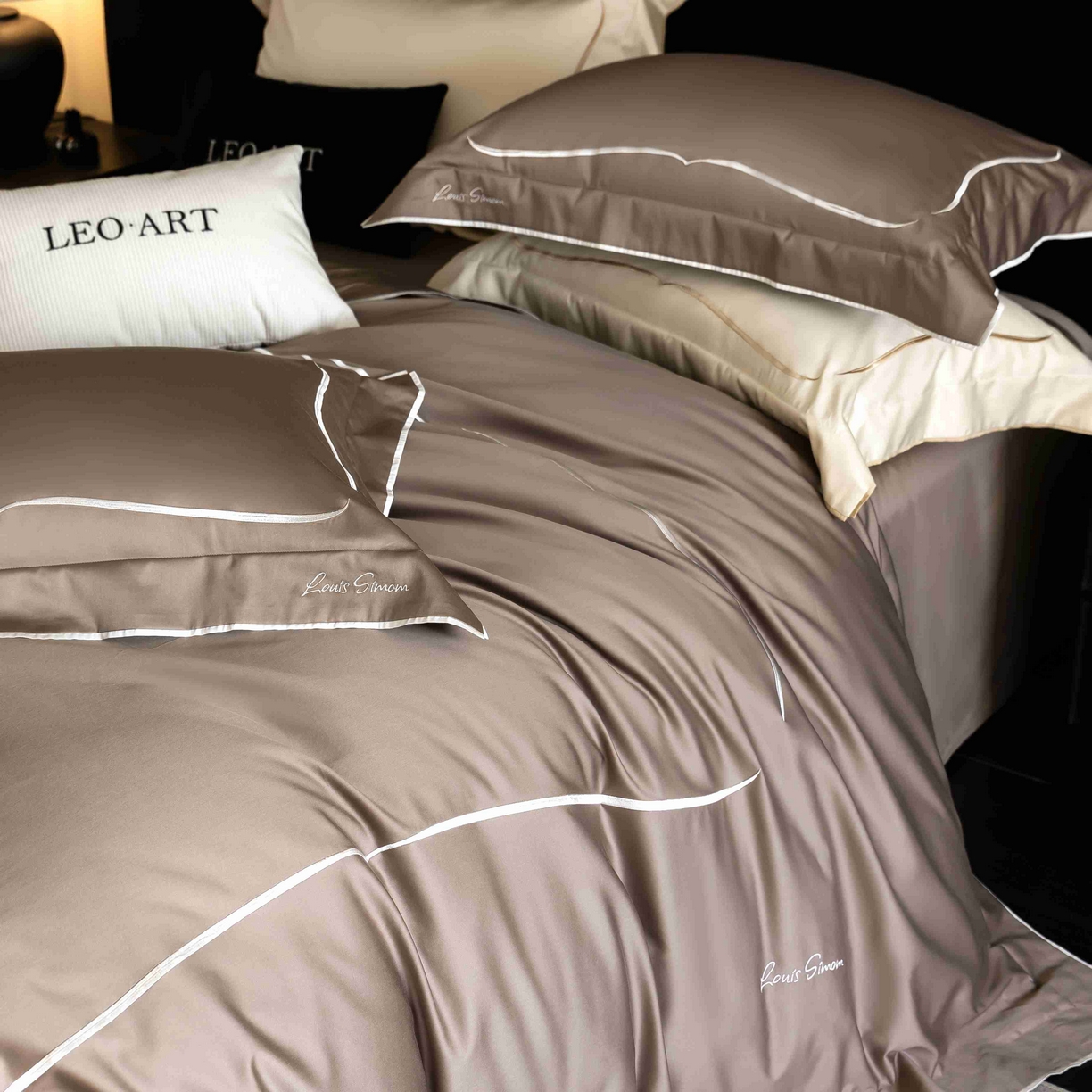 91家纺网 家纺一手货源 找家纺 涞澳家纺 2025新款80S全棉贡缎小蛮腰四件套-浅依 浅依-摩卡色