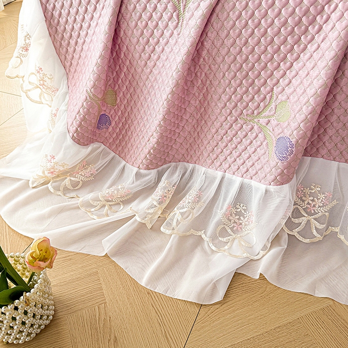 91家纺网 家纺一手货源 找家纺 提花大世界 2025新款A类PE乙纶冰丝凉感三色织550克冰豆豆凉席床裙软凉席 郁金香—PE粉