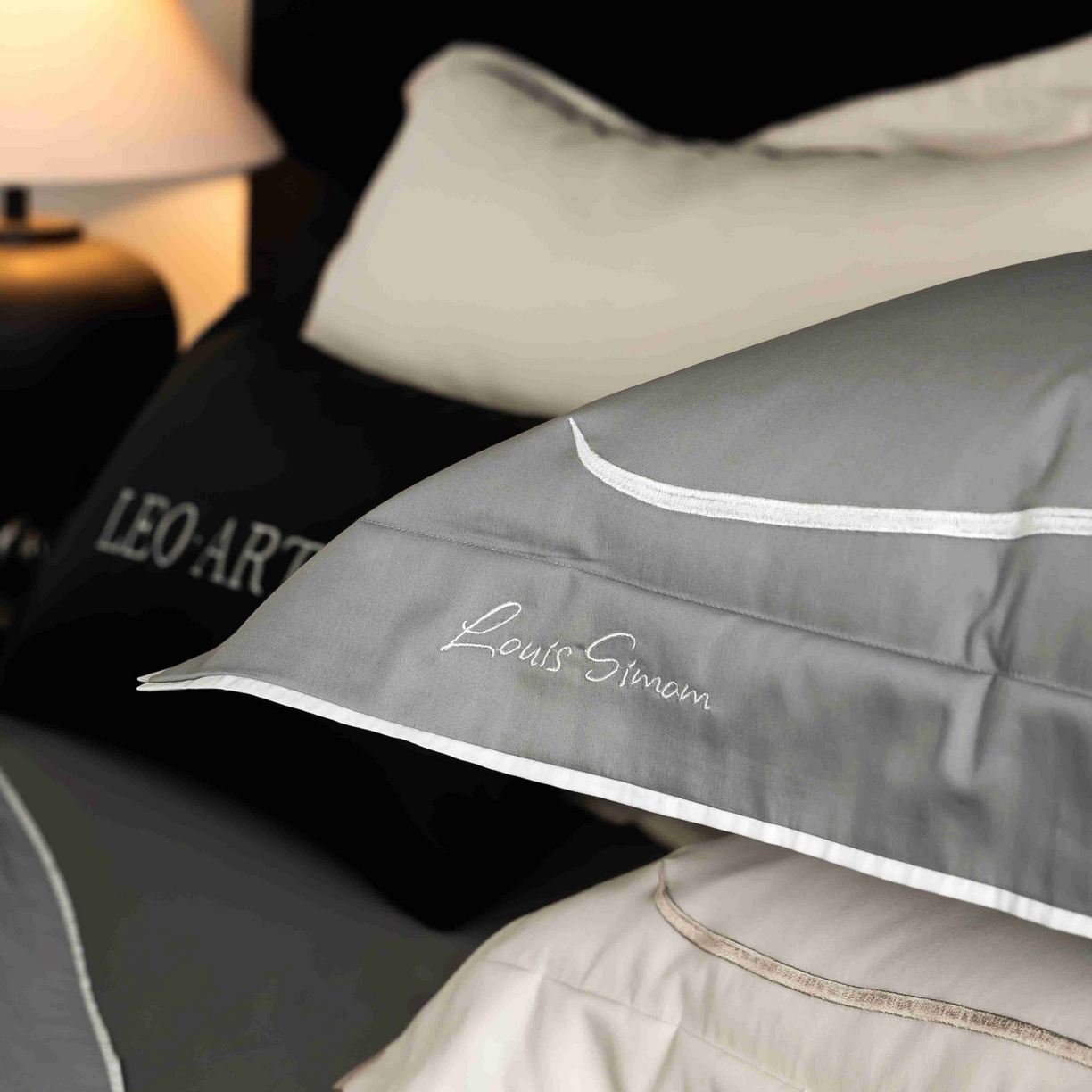 91家纺网 家纺一手货源 找家纺 涞澳家纺 2025新款80S全棉贡缎小蛮腰四件套-浅依 浅依-烟灰