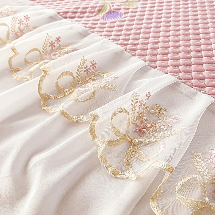 91家纺网 家纺一手货源 找家纺 提花大世界 2025新款A类PE乙纶冰丝凉感三色织550克冰豆豆凉席床裙软凉席 郁金香—PE粉