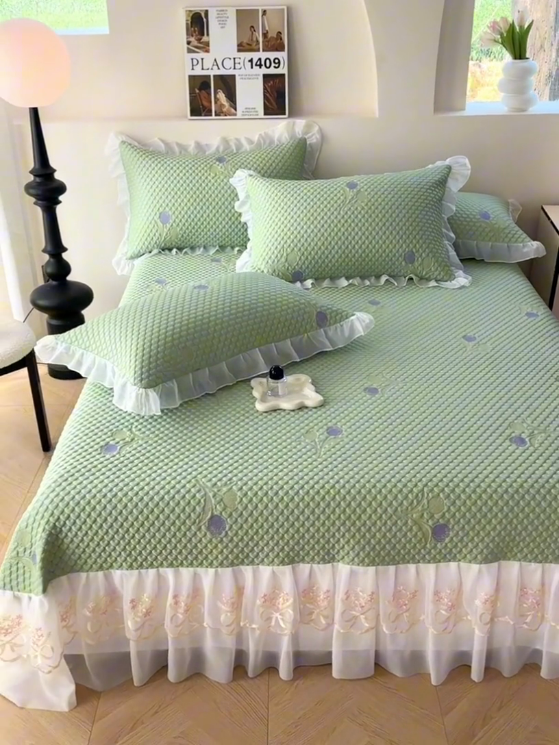 91家纺网 家纺一手货源 找家纺 提花大世界 2025新款A类PE乙纶冰丝凉感三色织550克冰豆豆凉席床裙软凉席 郁金香—PE绿