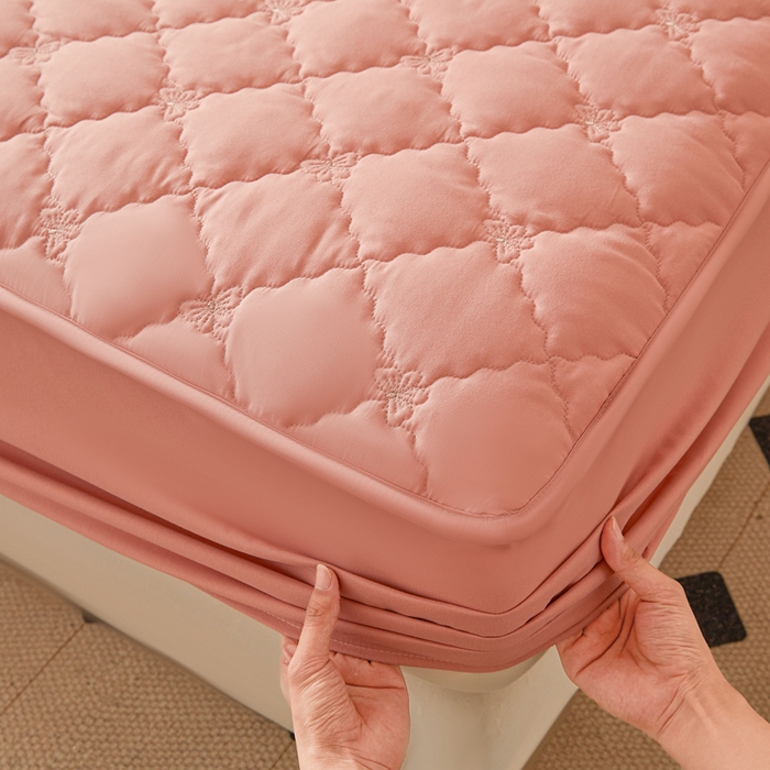 91家纺网 家纺一手货源 找家纺 怡源梦 2025新款蝶恋系列亲肤棉夹棉床笠 豆沙