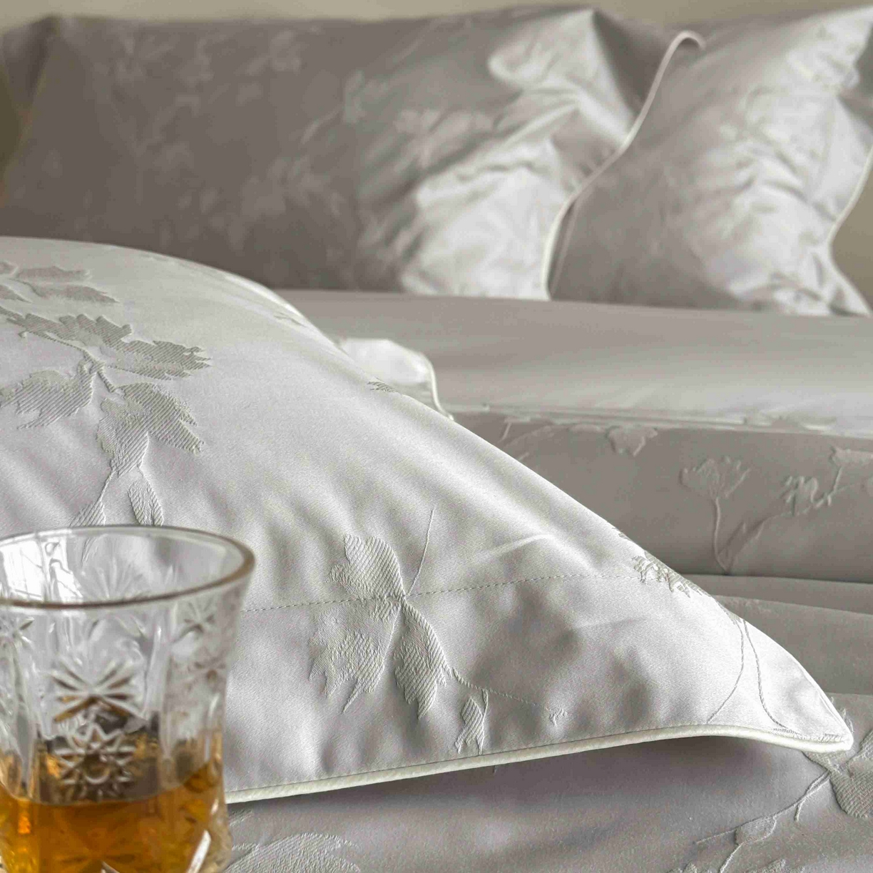 91家纺网 家纺一手货源 找家纺 涞澳家纺 2025新款全棉提花四件套 碧玉-灰白