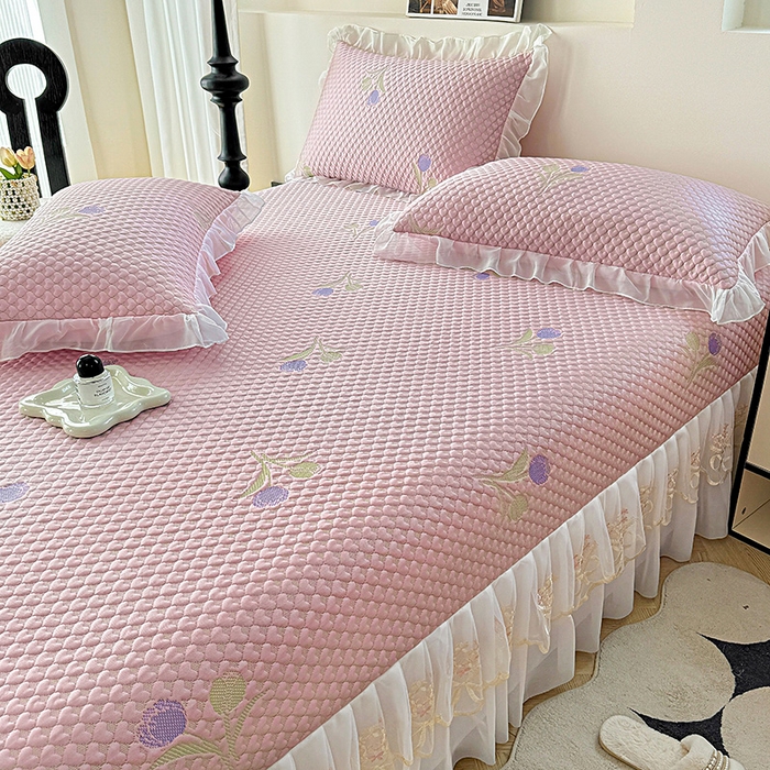 91家纺网 家纺一手货源 找家纺 提花大世界 2025新款A类PE乙纶冰丝凉感三色织550克冰豆豆凉席床裙软凉席 郁金香—PE粉