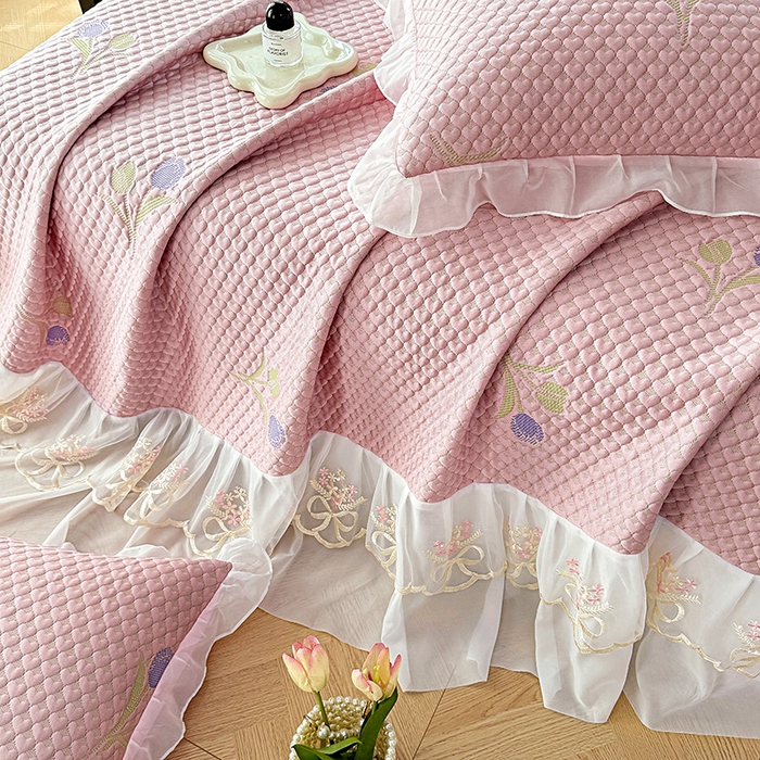 91家纺网 家纺一手货源 找家纺 提花大世界 2025新款A类PE乙纶冰丝凉感三色织550克冰豆豆凉席床裙软凉席 郁金香—PE粉