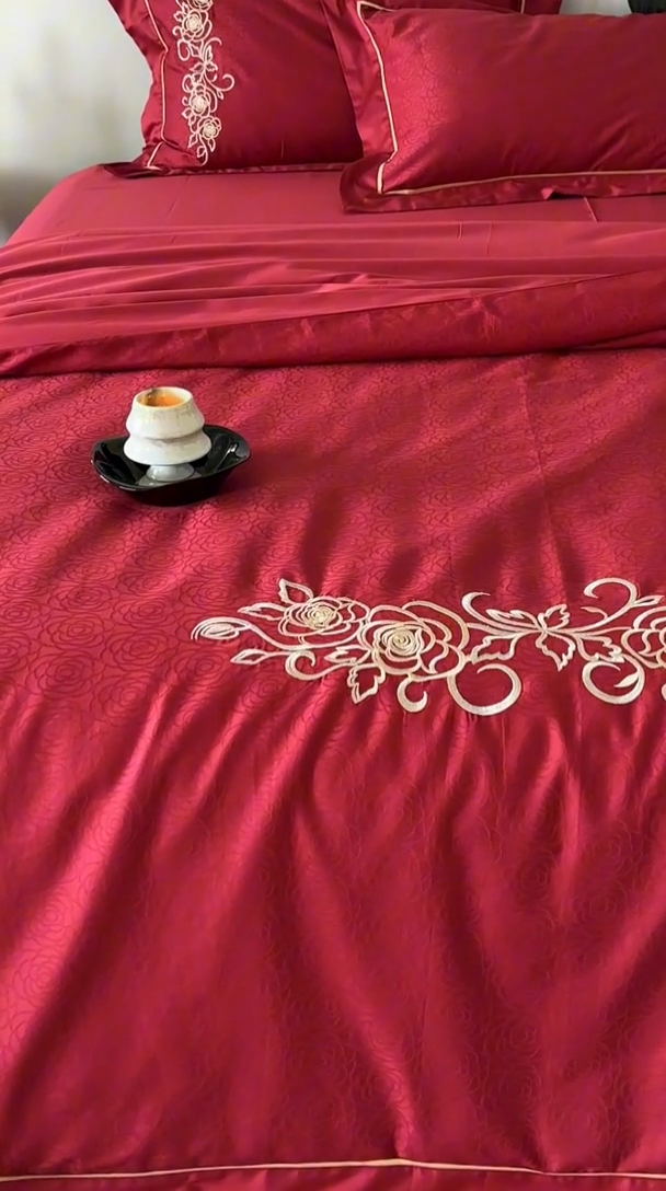 91家纺网 家纺一手货源 找家纺 涞澳家纺 2025新款婚庆款四件套 永恒爱恋