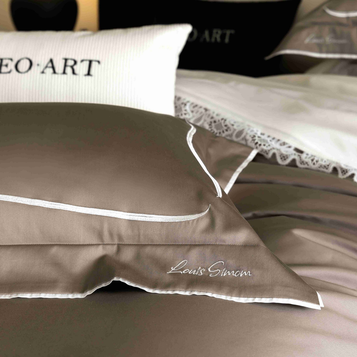 91家纺网 家纺一手货源 找家纺 涞澳家纺 2025新款80S全棉贡缎小蛮腰四件套-浅依 浅依-摩卡色