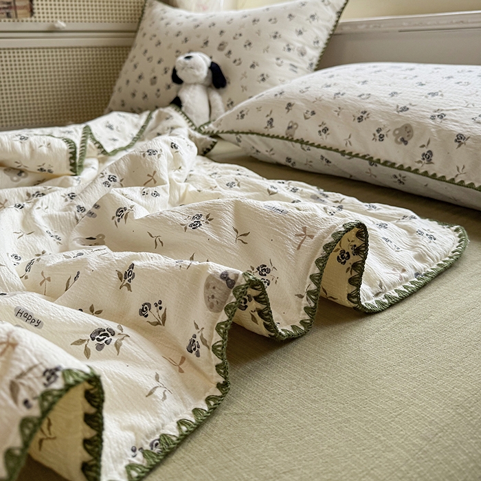 91家纺网 家纺一手货源 找家纺 星巴k家纺 2025新款春夏云感双层纱A类母婴级三角针夏被贝壳边夏凉被贝壳绣【可提供买家秀】 贝壳绣-风铃小熊