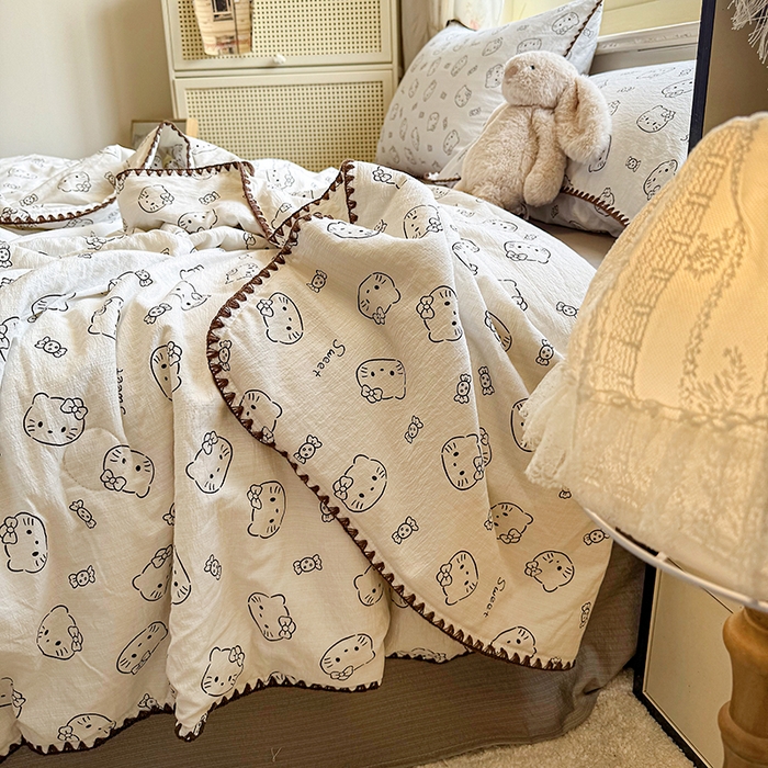 91家纺网 家纺一手货源 找家纺 星巴k家纺 2025新款春夏云感双层纱A类母婴级三角针夏被贝壳边夏凉被贝壳绣【可提供买家秀】 贝壳绣-猫咪恋人