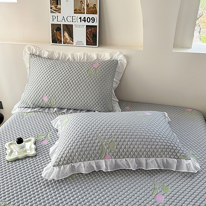 91家纺网 家纺一手货源 找家纺 提花大世界 2025新款A类PE乙纶冰丝凉感三色织550克冰豆豆凉席床裙软凉席 郁金香—PE灰