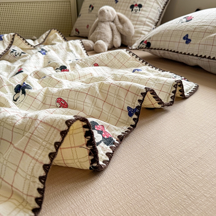 91家纺网 家纺一手货源 找家纺 星巴k家纺 2025新款春夏云感双层纱A类母婴级三角针夏被贝壳边夏凉被贝壳绣【可提供买家秀】 贝壳绣-格子米奇