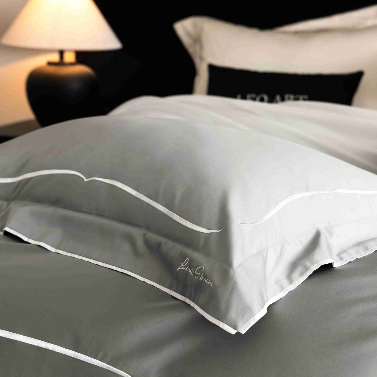 91家纺网 家纺一手货源 找家纺 涞澳家纺 2025新款80S全棉贡缎小蛮腰四件套-浅依 浅依-烟灰