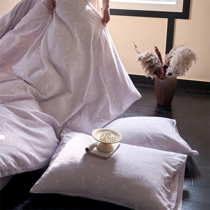 91家纺网 家纺一手货源 找家纺 窝米 2025春季新品全棉双层纱油画风花卉四件套系列（梦境花园、花研巧语） 莓瑰语