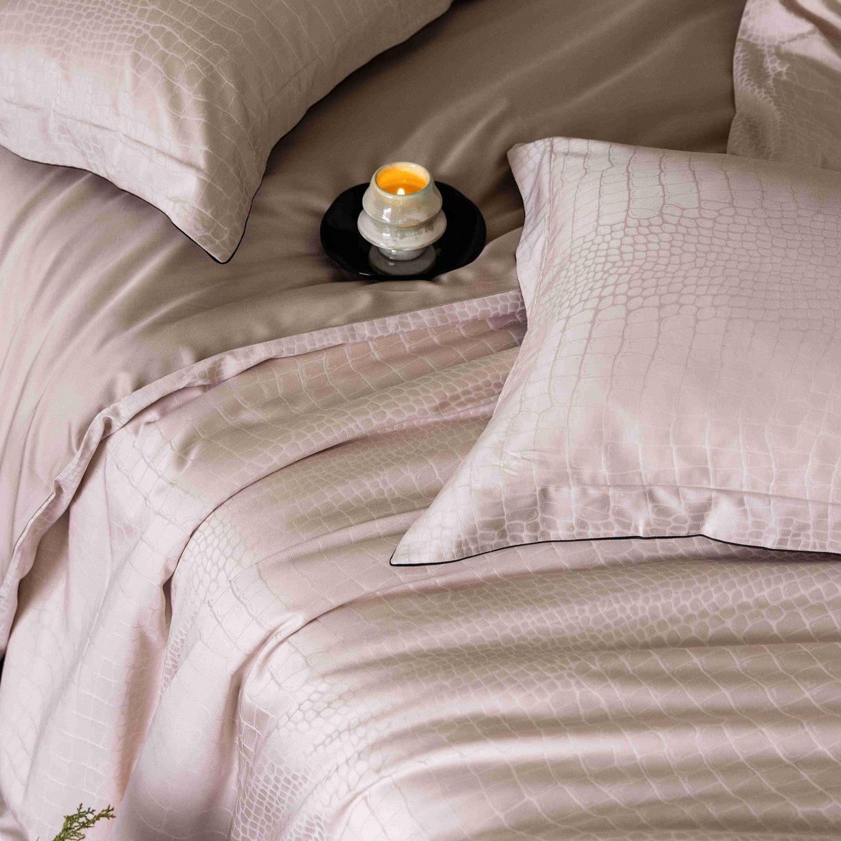 91家纺网 家纺一手货源 找家纺 涞澳家纺 2025新款60支天丝棉提花四件套 波曼-粉