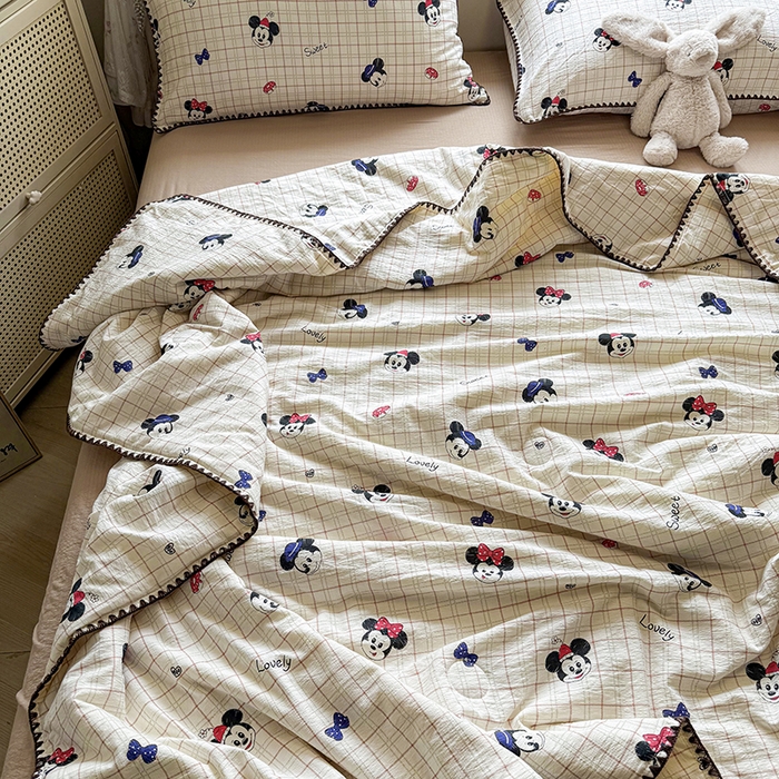 91家纺网 家纺一手货源 找家纺 星巴k家纺 2025新款春夏云感双层纱A类母婴级三角针夏被贝壳边夏凉被贝壳绣【可提供买家秀】 贝壳绣-格子米奇