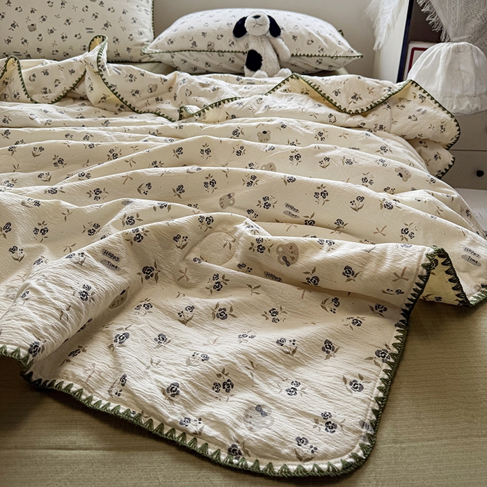 91家纺网 家纺一手货源 找家纺 星巴k家纺 2025新款春夏云感双层纱A类母婴级三角针夏被贝壳边夏凉被贝壳绣【可提供买家秀】 贝壳绣-风铃小熊