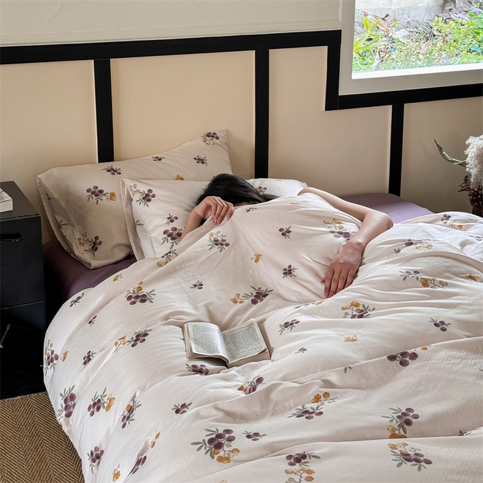 91家纺网 家纺一手货源 找家纺 窝米 2025春季新品全棉双层纱油画风花卉四件套系列（梦境花园、花研巧语） 枇杷园