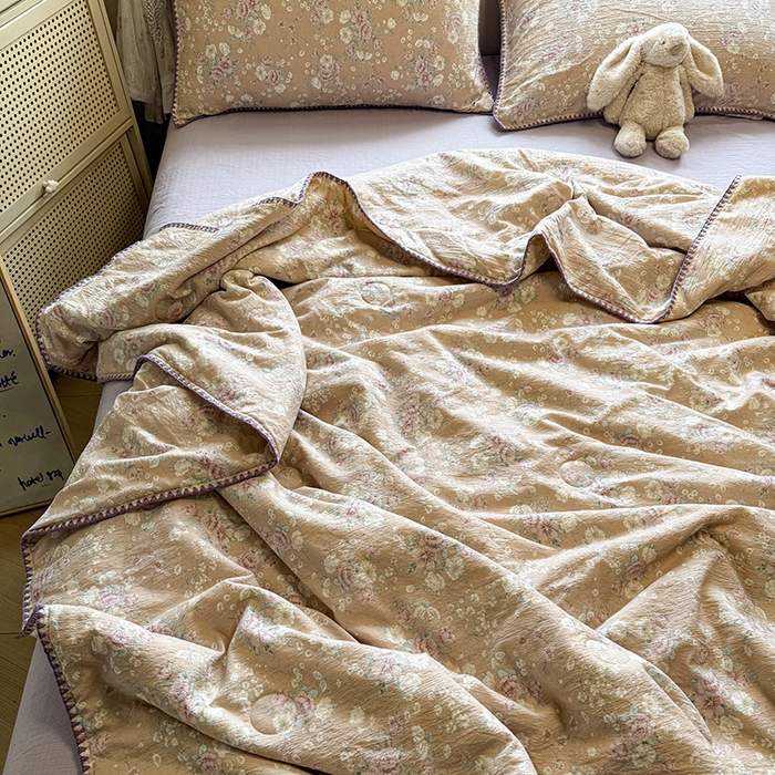 91家纺网 家纺一手货源 找家纺 星巴k家纺 2025新款春夏云感双层纱A类母婴级三角针夏被贝壳边夏凉被贝壳绣【可提供买家秀】 贝壳绣-蜡笔画