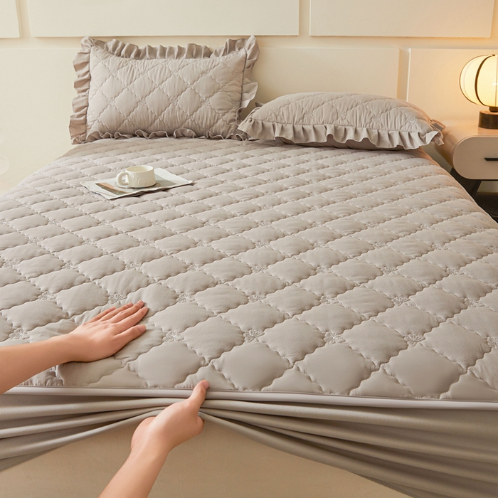 91家纺网 家纺一手货源 找家纺 怡源梦 2025新款蝶恋系列亲肤棉夹棉床笠 灰色