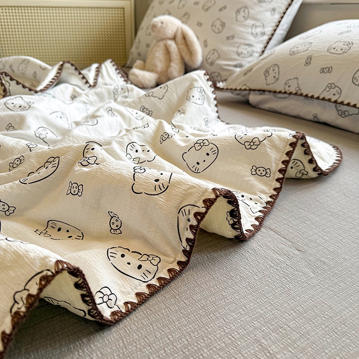 91家纺网 家纺一手货源 找家纺 星巴k家纺 2025新款春夏云感双层纱A类母婴级三角针夏被贝壳边夏凉被贝壳绣【可提供买家秀】 贝壳绣-猫咪恋人