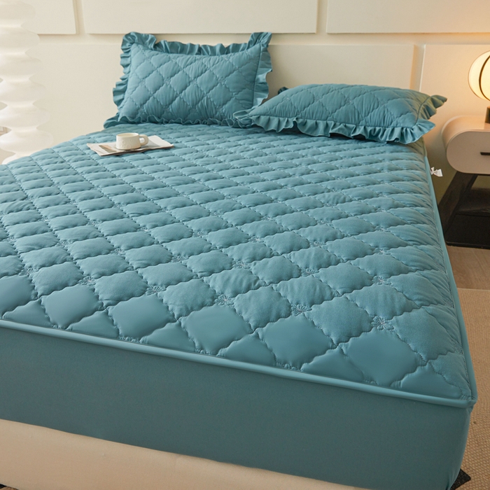 91家纺网 家纺一手货源 找家纺 怡源梦 2025新款蝶恋系列亲肤棉夹棉床笠 蓝色