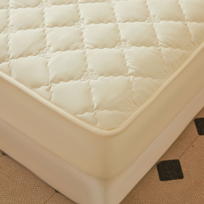 91家纺网 家纺一手货源 找家纺 怡源梦 2025新款蝶恋系列亲肤棉夹棉床笠 米黄