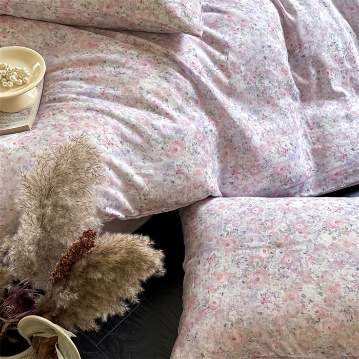 91家纺网 家纺一手货源 找家纺 窝米 2025春季新品全棉双层纱油画风花卉四件套系列（梦境花园、花研巧语） 梦境花园紫