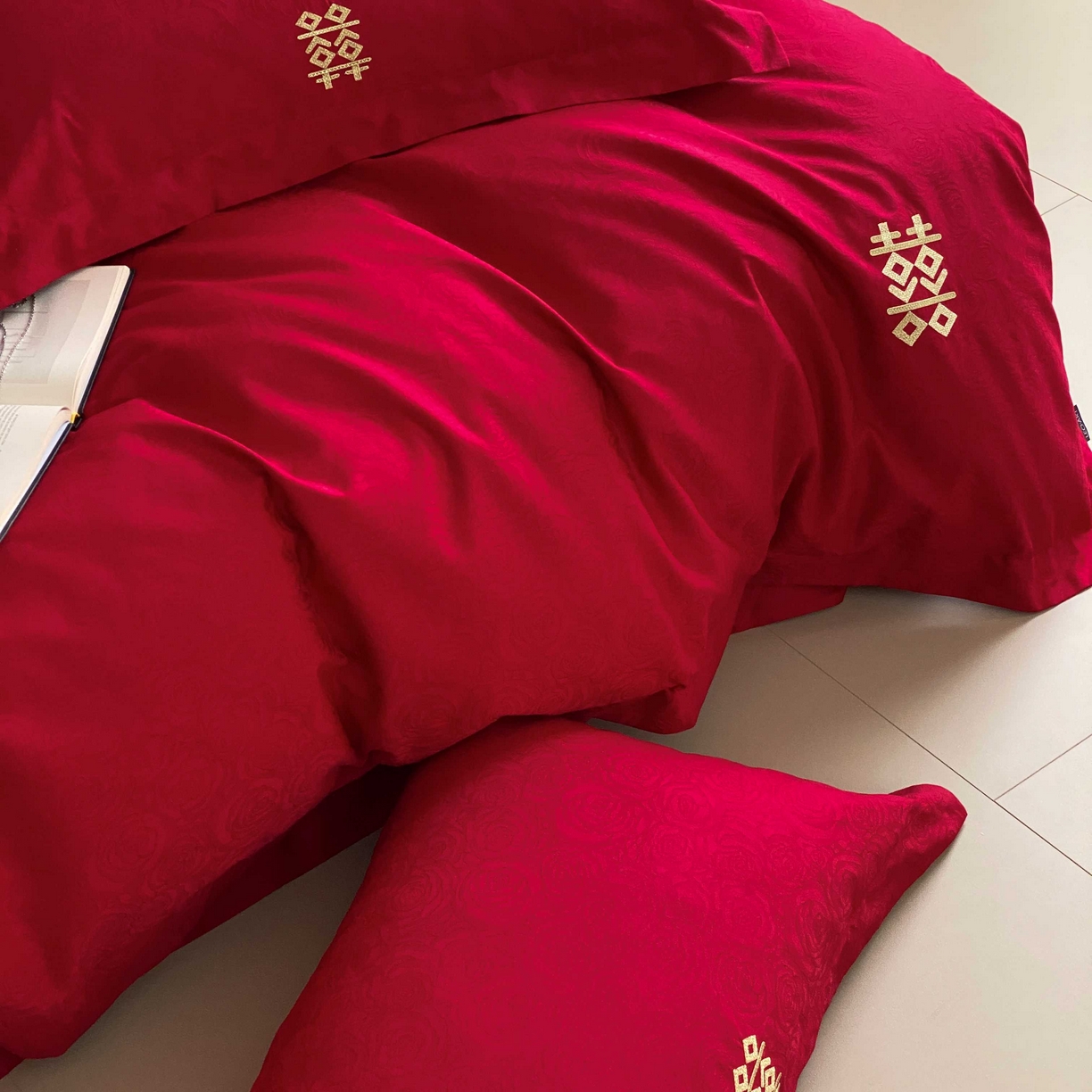 91家纺网 家纺一手货源 找家纺 涞澳家纺 2025新款婚庆款四件套 幸福花海