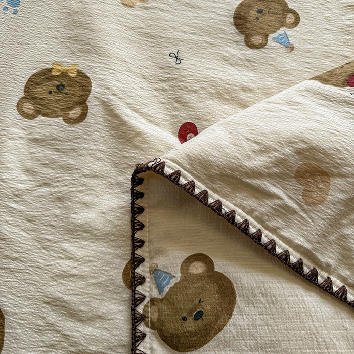 91家纺网 家纺一手货源 找家纺 星巴k家纺 2025新款春夏云感双层纱A类母婴级三角针夏被贝壳边夏凉被贝壳绣【可提供买家秀】 贝壳绣-樱桃小熊