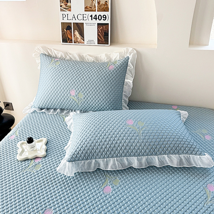 91家纺网 家纺一手货源 找家纺 提花大世界 2025新款A类PE乙纶冰丝凉感三色织550克冰豆豆凉席床裙软凉席 郁金香—PE蓝