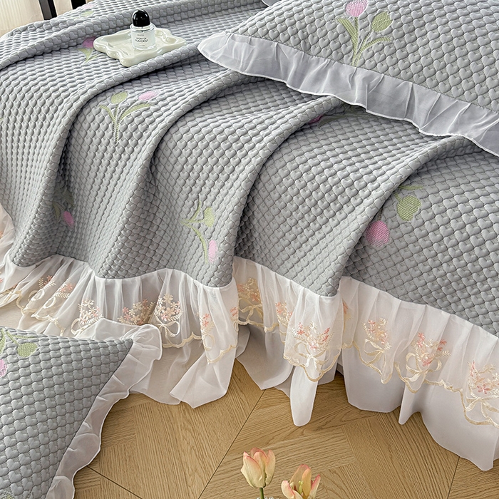 91家纺网 家纺一手货源 找家纺 提花大世界 2025新款A类PE乙纶冰丝凉感三色织550克冰豆豆凉席床裙软凉席 郁金香—PE灰