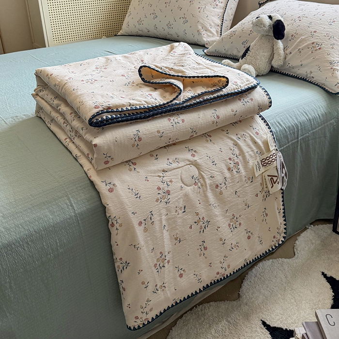 91家纺网 家纺一手货源 找家纺 星巴k家纺 2025新款春夏云感双层纱A类母婴级三角针夏被贝壳边夏凉被贝壳绣【可提供买家秀】 贝壳绣-小玫瑰