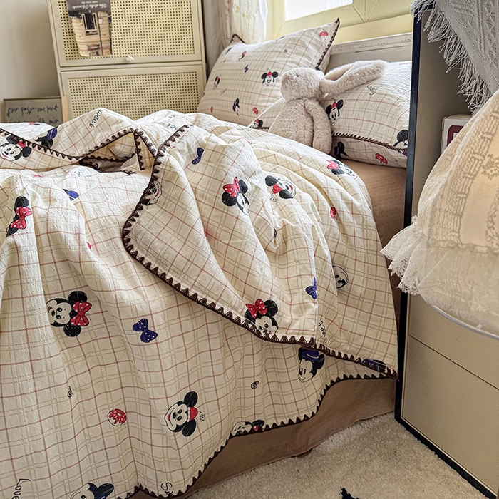 91家纺网 家纺一手货源 找家纺 星巴k家纺 2025新款春夏云感双层纱A类母婴级三角针夏被贝壳边夏凉被贝壳绣【可提供买家秀】 贝壳绣-格子米奇