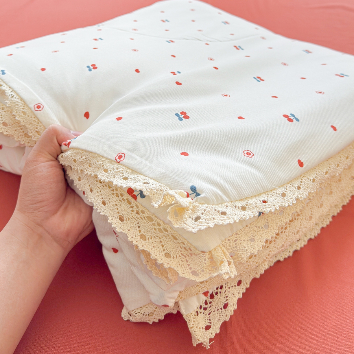 91家纺网 家纺一手货源 找家纺 可思家纺 2025新款针织棉双层纱夏被 小樱桃