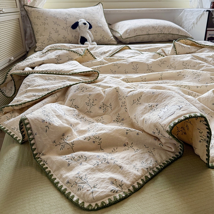 91家纺网 家纺一手货源 找家纺 星巴k家纺 2025新款春夏云感双层纱A类母婴级三角针夏被贝壳边夏凉被贝壳绣【可提供买家秀】 贝壳绣-森田小兔