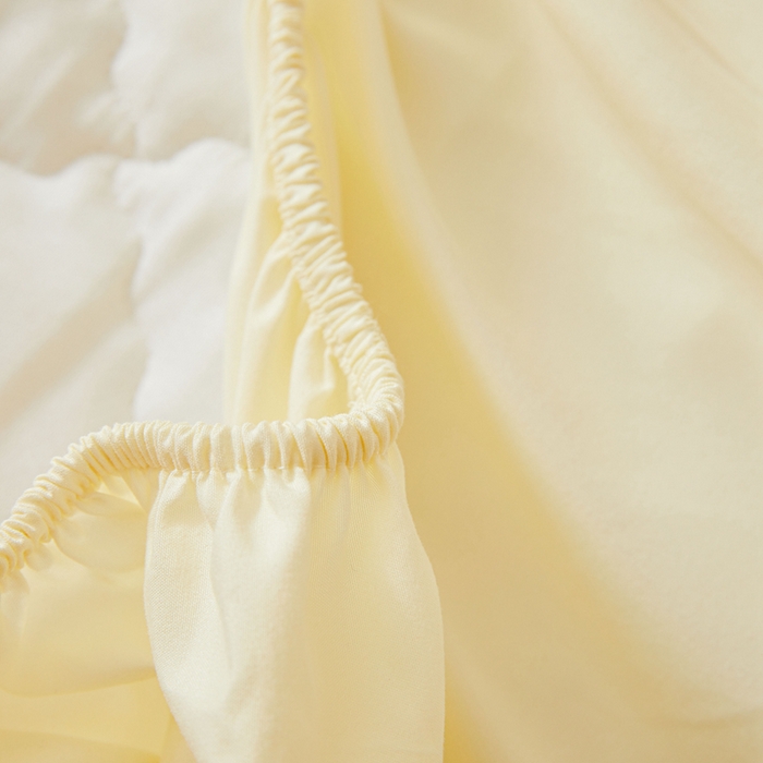 91家纺网 家纺一手货源 找家纺 怡源梦 2025新款蝶恋系列亲肤棉夹棉床笠 米黄