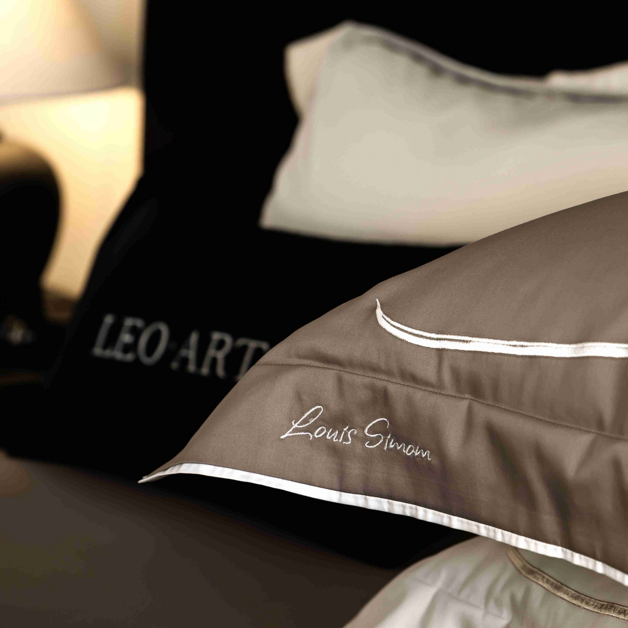 91家纺网 家纺一手货源 找家纺 涞澳家纺 2025新款80S全棉贡缎小蛮腰四件套-浅依 浅依-摩卡色