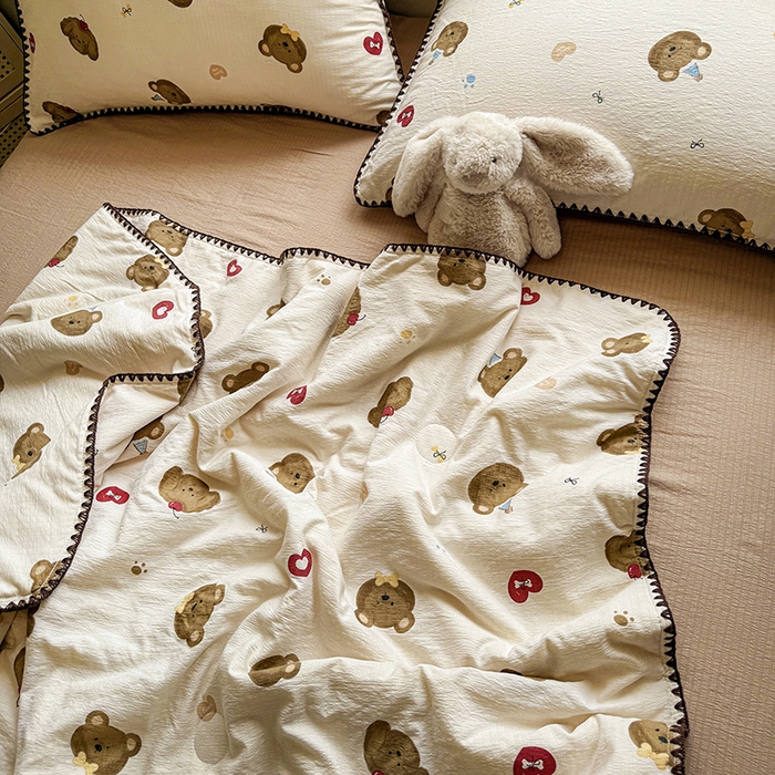 91家纺网 家纺一手货源 找家纺 星巴k家纺 2025新款春夏云感双层纱A类母婴级三角针夏被贝壳边夏凉被贝壳绣【可提供买家秀】 贝壳绣-樱桃小熊