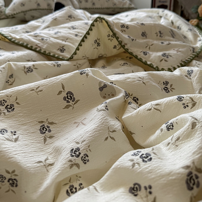 91家纺网 家纺一手货源 找家纺 星巴k家纺 2025新款春夏云感双层纱A类母婴级三角针夏被贝壳边夏凉被贝壳绣【可提供买家秀】 贝壳绣-风铃小熊