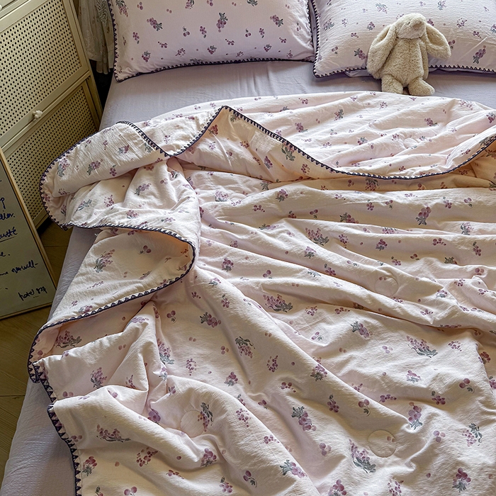 91家纺网 家纺一手货源 找家纺 星巴k家纺 2025新款春夏云感双层纱A类母婴级三角针夏被贝壳边夏凉被贝壳绣【可提供买家秀】 贝壳绣-葡萄微甜