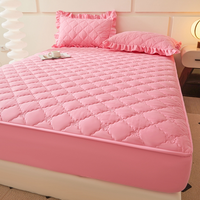 91家纺网 家纺一手货源 找家纺 怡源梦 2025新款蝶恋系列亲肤棉夹棉床笠 粉色