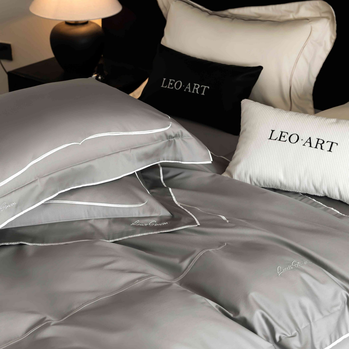 91家纺网 家纺一手货源 找家纺 涞澳家纺 2025新款80S全棉贡缎小蛮腰四件套-浅依 浅依-烟灰